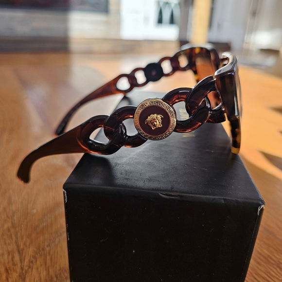 Versace Tortoise Shell Sunglasses - Picture 4 of 9